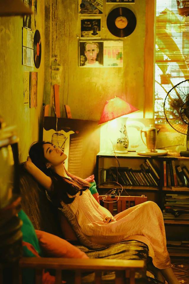 Bộ ảnh tuổi 19 của Thuỳ Linh: Xinh đẹp và dịu dàng đúng kiểu uống nhầm ánh mắt, cơn say theo cả đời