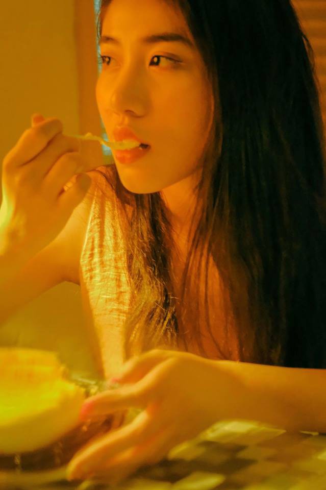 Bộ ảnh tuổi 19 của Thuỳ Linh: Xinh đẹp và dịu dàng đúng kiểu uống nhầm ánh mắt, cơn say theo cả đời