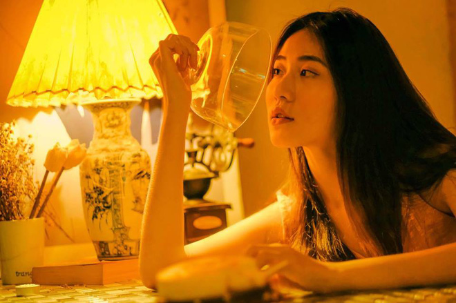 Bộ ảnh tuổi 19 của Thuỳ Linh: Xinh đẹp và dịu dàng đúng kiểu uống nhầm ánh mắt, cơn say theo cả đời