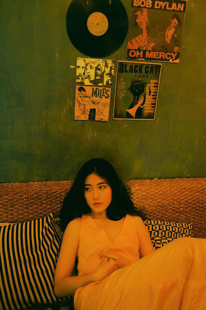 Bộ ảnh tuổi 19 của Thuỳ Linh: Xinh đẹp và dịu dàng đúng kiểu uống nhầm ánh mắt, cơn say theo cả đời