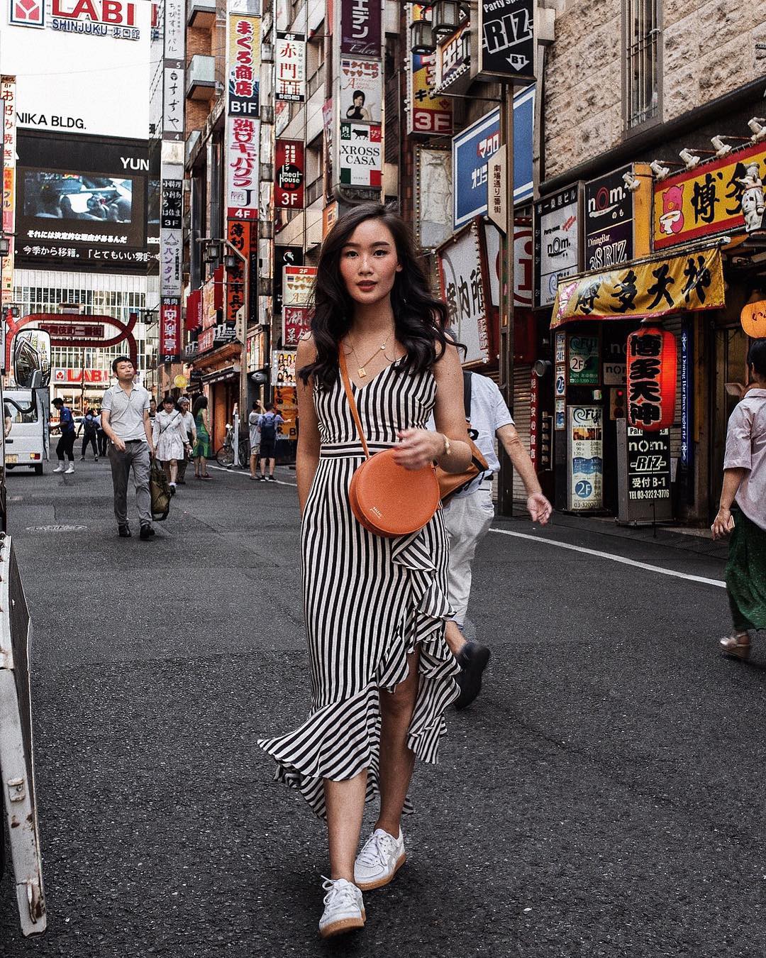 Diện váy suốt nhưng các nàng đã biết 5 công thức biến hóa xinh ngất ngây với item đậm chất nữ tính này chưa?