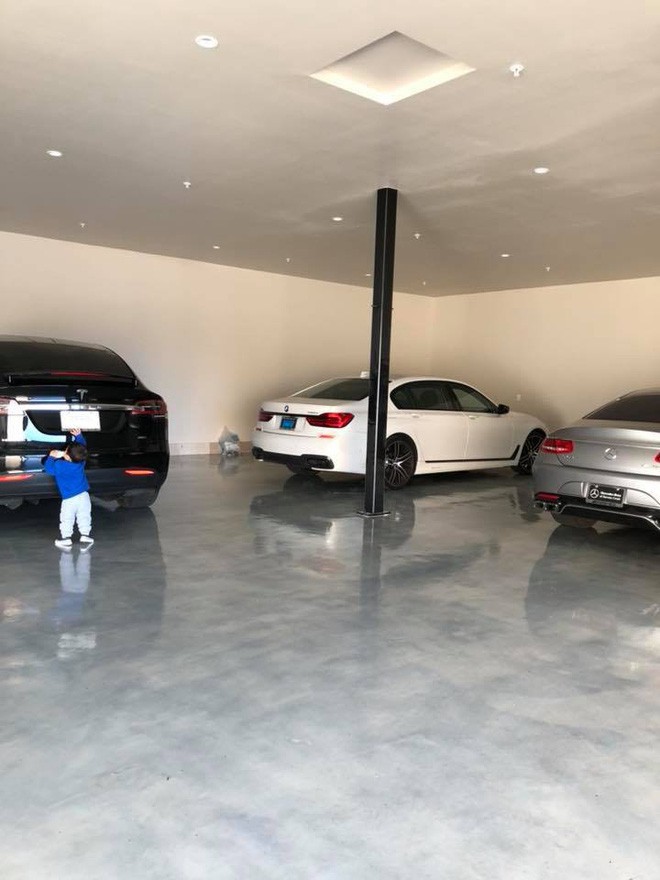 Những bà vợ giàu nứt đố đổ vách của sao, người thuê giúp việc hơn trăm triệu/tháng, người sở hữu cả tòa nhà khủng