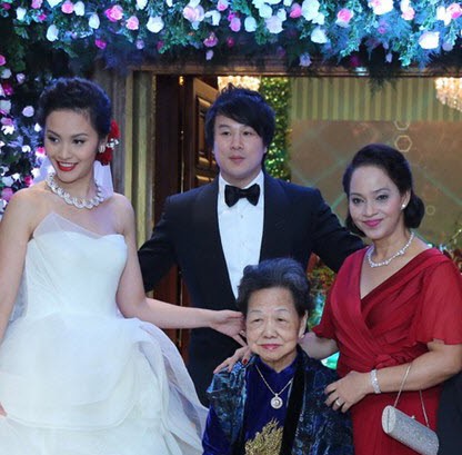 Những bà vợ giàu nứt đố đổ vách của sao, người thuê giúp việc hơn trăm triệu/tháng, người sở hữu cả tòa nhà khủng Những bà vợ giàu nứt đố đổ vách của sao, người thuê giúp việc hơn trăm triệu/tháng, người sở hữu cả tòa nhà khủng