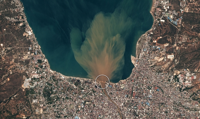 Những hình ảnh không thể tin nổi trước và sau thảm họa kép tại Indonesia