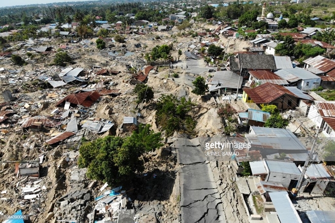 Những hình ảnh không thể tin nổi trước và sau thảm họa kép tại Indonesia