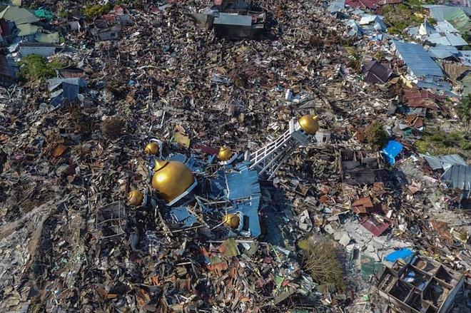 Những hình ảnh không thể tin nổi trước và sau thảm họa kép tại Indonesia