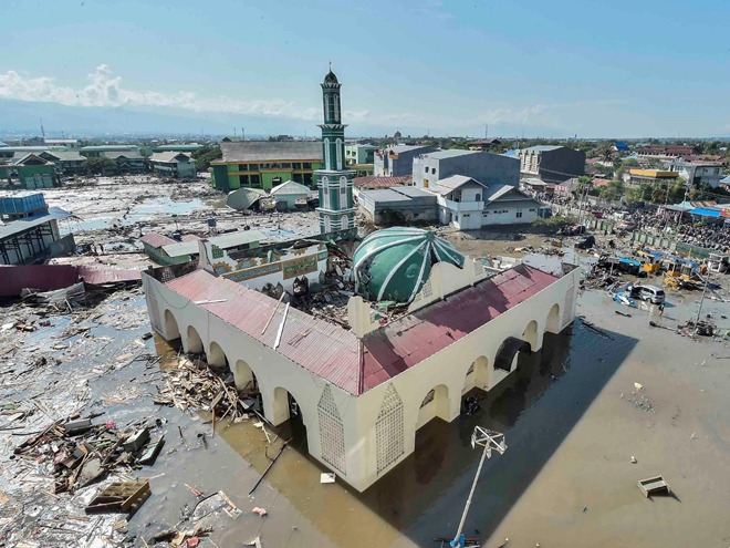 Những hình ảnh không thể tin nổi trước và sau thảm họa kép tại Indonesia