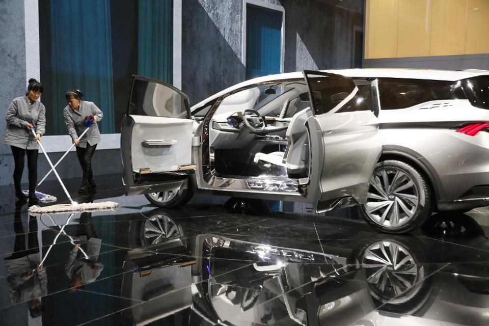 Hãng xe Trung Quốc núp bóng BMW và bài học nào cho VinFast?