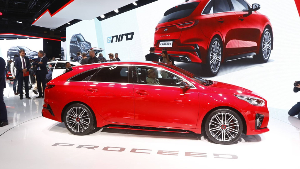 Kia ProCeed 2019 lộ diện - quyến rũ và thực dụng hơn