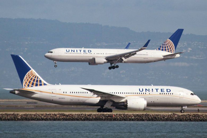 Máy bay Mỹ gần cạn nhiên liệu, 239 hành khách hạ cánh an toàn