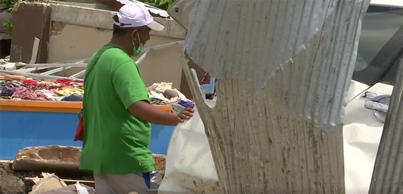 Tang thương cảnh hơn 80 thiếu niên Indonesia bị vùi lấp dưới chân nhà thờ sập, cha mẹ ngày đêm tìm xác con dưới lớp bùn đất