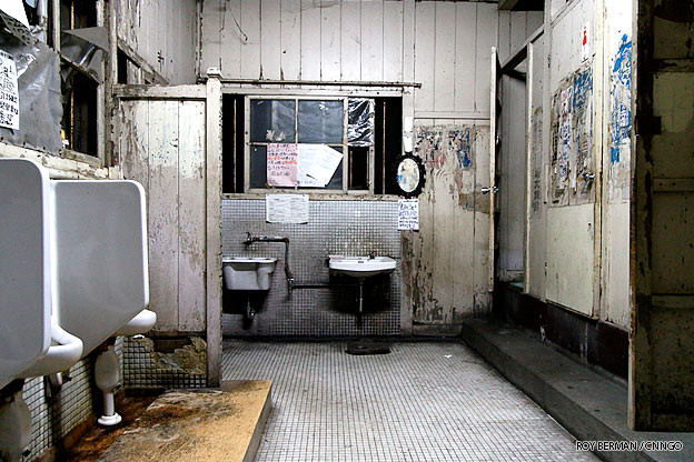 Những ký túc xá sinh viên tồi tàn như khu ổ chuột