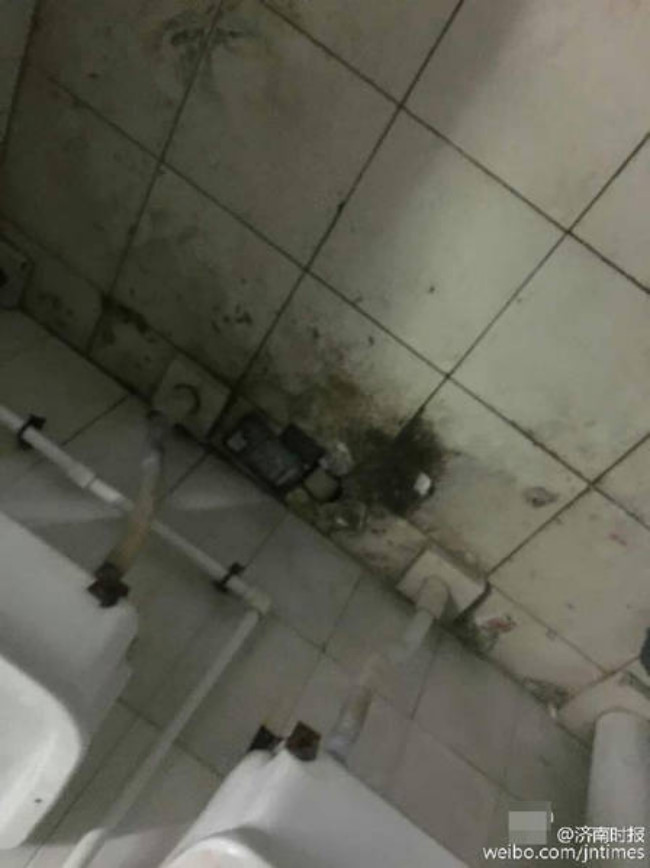 Những ký túc xá sinh viên tồi tàn như khu ổ chuột