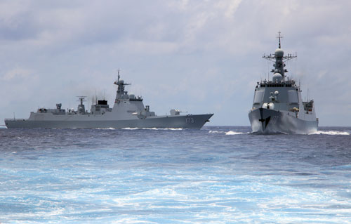 Đòn nắn gân Mỹ của Trung Quốc sau cú cắt mặt tàu chiến ở Trường Sa