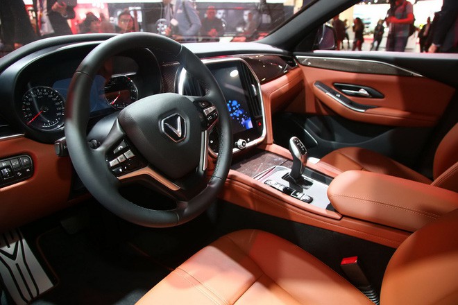 Báo Anh vén màn bí mật về tốc độ không tưởng 12 tháng ra được xe của VinFast