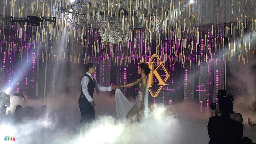 Lan Khuê và ông xã doanh nhân nhảy sôi động trong lễ cưới