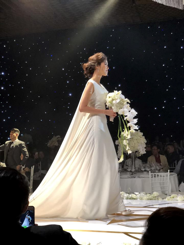 Lan Khuê và ông xã doanh nhân nhảy sôi động trong lễ cưới