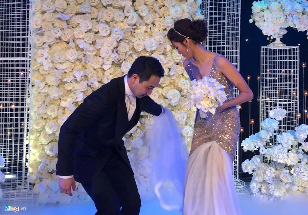 Lan Khuê và ông xã doanh nhân nhảy sôi động trong lễ cưới