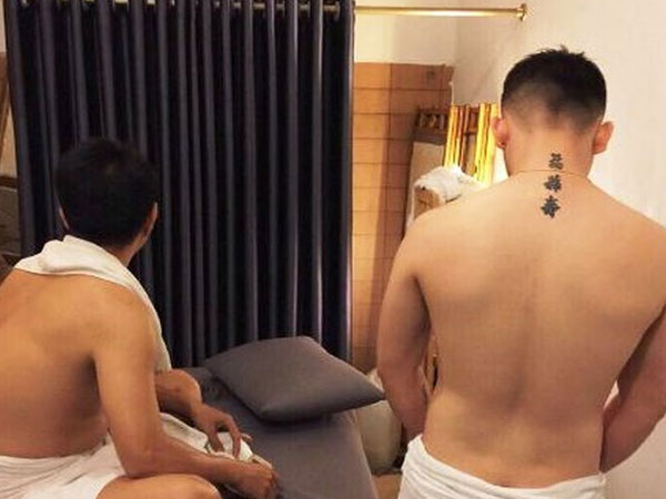 Phát hiện 8 nam thanh niên trong ổ mại dâm đồng tính