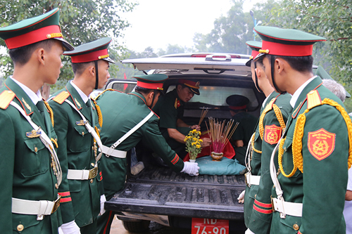 Đưa hài cốt liệt sĩ về quê sau 50 năm nằm ở hàng rào điện tử McNamara
