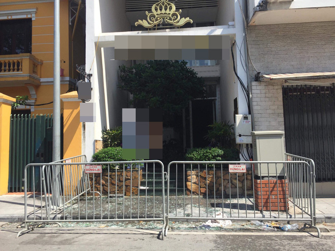 Hà Nội: Thẩm mỹ viện bốc cháy, 3 nhân viên mắc kẹt trên tầng thượng được giải cứu