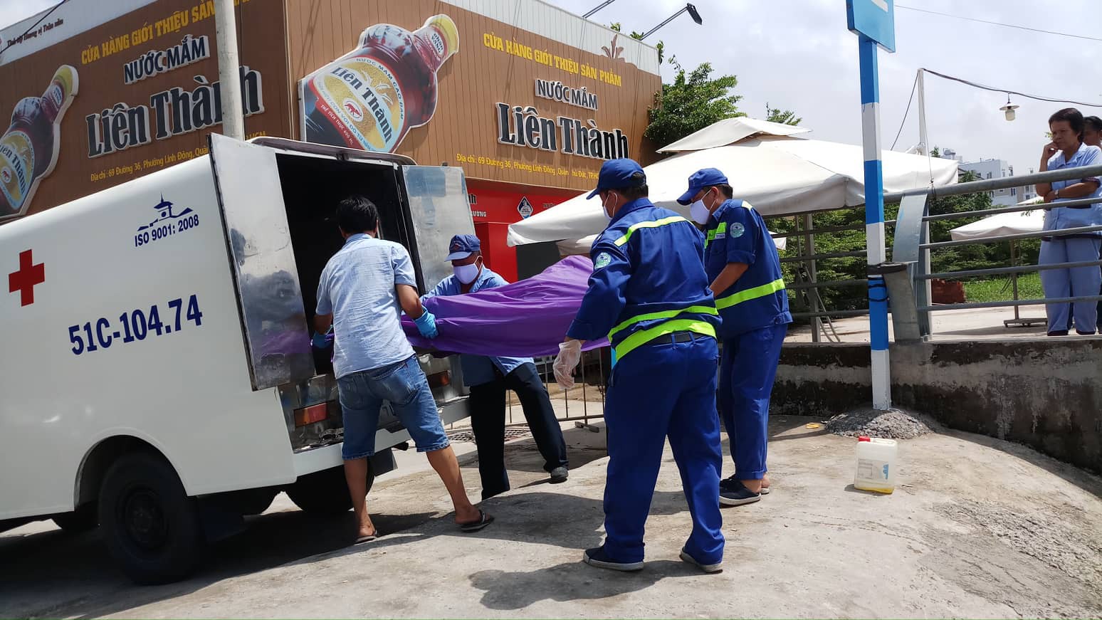 Người dân đánh cá hốt hoảng phát hiện thi thể thanh niên trôi gần bến buýt sông Sài Gòn