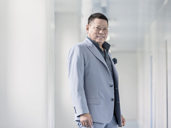 Tỷ phú gốc Việt Hoàng Kiều rớt khỏi danh sách những người giàu nhất Mỹ