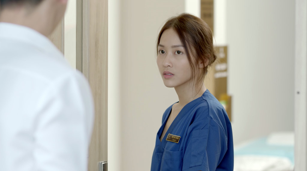 Hậu Duệ Mặt Trời: Bác sĩ Hoài Phương bị chê nhợt nhạt như bệnh nhân, Khả Ngân nói gì?