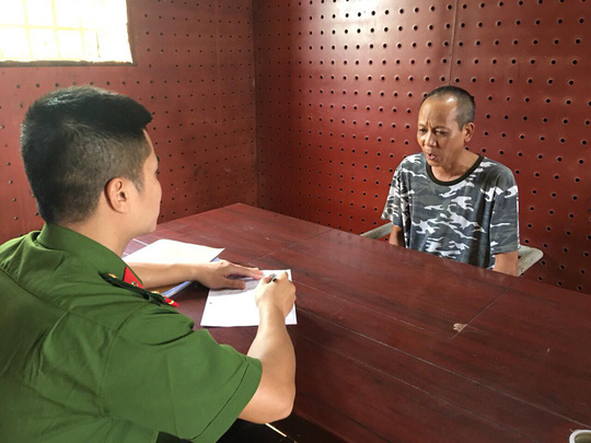 Nghĩ bị làm nhục, đi xe đạp đến đâm chết hàng xóm