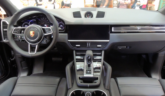 Porsche Cayenne 2018 giá từ 4,5 tỷ - SUV thể thao chất Đức