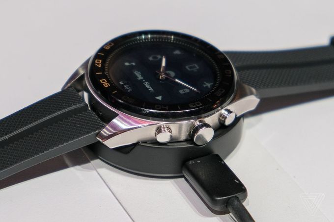 Đồng hồ thông minh có pin chờ 100 ngày của LG