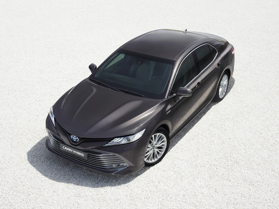 Toyota Camry trở lại châu Âu với động cơ hybrid
