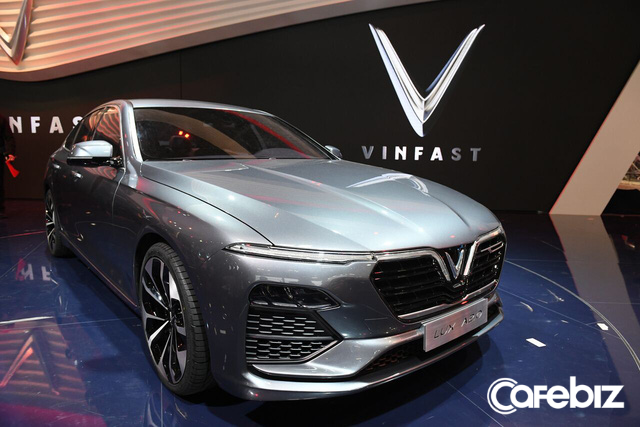VinFast vừa chơi tất tay tại Paris Motor Show, giờ sẽ chọn chiến lược giá nào để thắng tại thị trường Việt: Xe hơi chất lượng ngang BMW mà giá chỉ tầm Mazda?