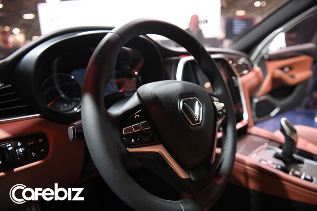 VinFast vừa chơi tất tay tại Paris Motor Show, giờ sẽ chọn chiến lược giá nào để thắng tại thị trường Việt: Xe hơi chất lượng ngang BMW mà giá chỉ tầm Mazda?