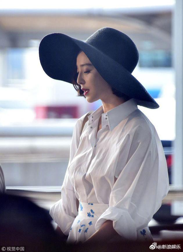 Ngày bị bắt, Phạm Băng Băng bị cảnh sát trùm đầu, áp giải bí mật tới Bắc Kinh? Ngày bị bắt, Phạm Băng Băng bị cảnh sát trùm đầu, áp giải bí mật tới Bắc Kinh?