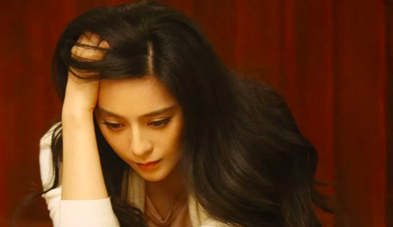 Ngày bị bắt, Phạm Băng Băng bị cảnh sát trùm đầu, áp giải bí mật tới Bắc Kinh? Ngày bị bắt, Phạm Băng Băng bị cảnh sát trùm đầu, áp giải bí mật tới Bắc Kinh?