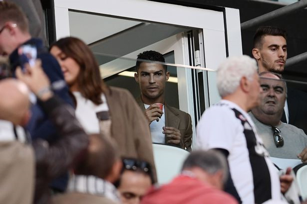 Bồ Đào Nha không triệu tập Ronaldo sau cáo buộc hiếp dâm