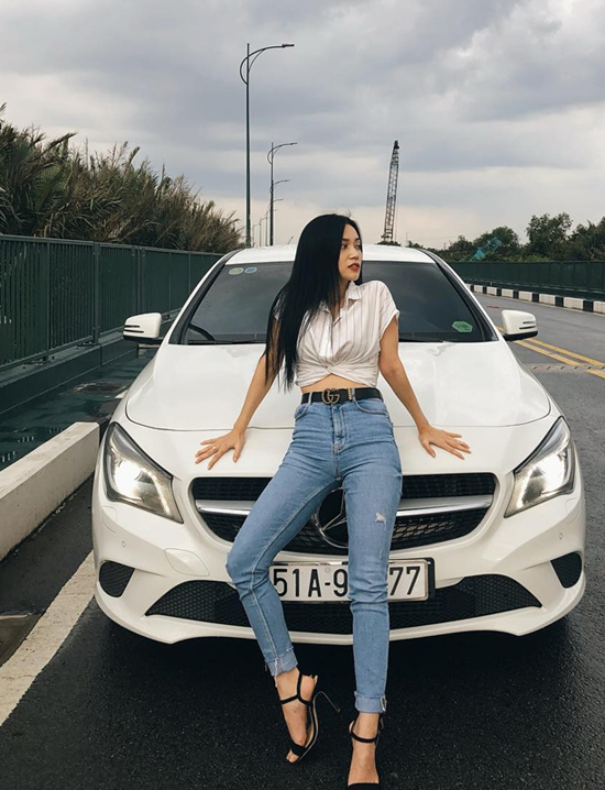 Sao Việt chọn áo crop-top tạo điểm nhấn cho street style