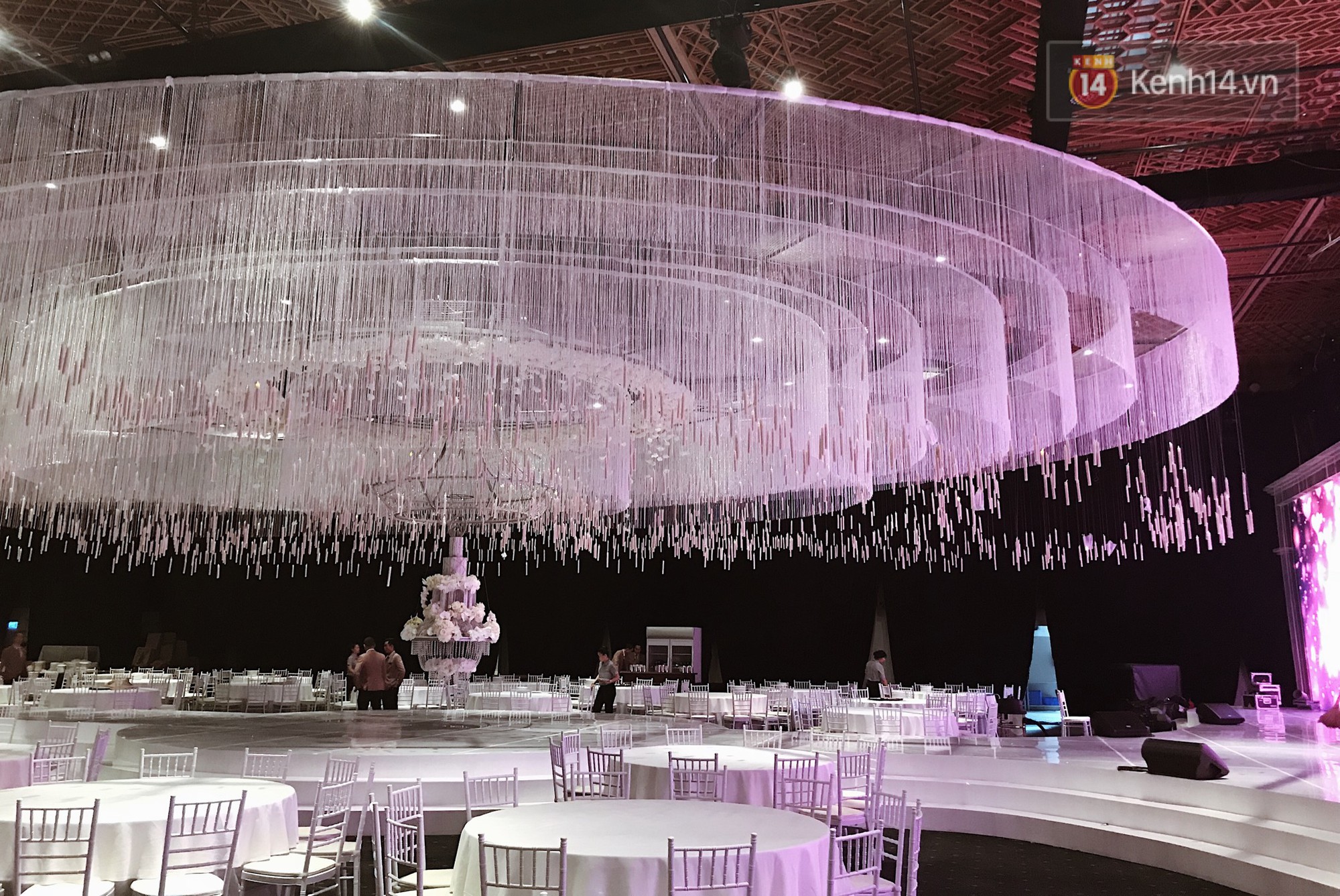 Hé lộ những hình ảnh đầu tiên về không gian tiệc cưới lộng lẫy của Lan Khuê - John Tuấn Nguyễn