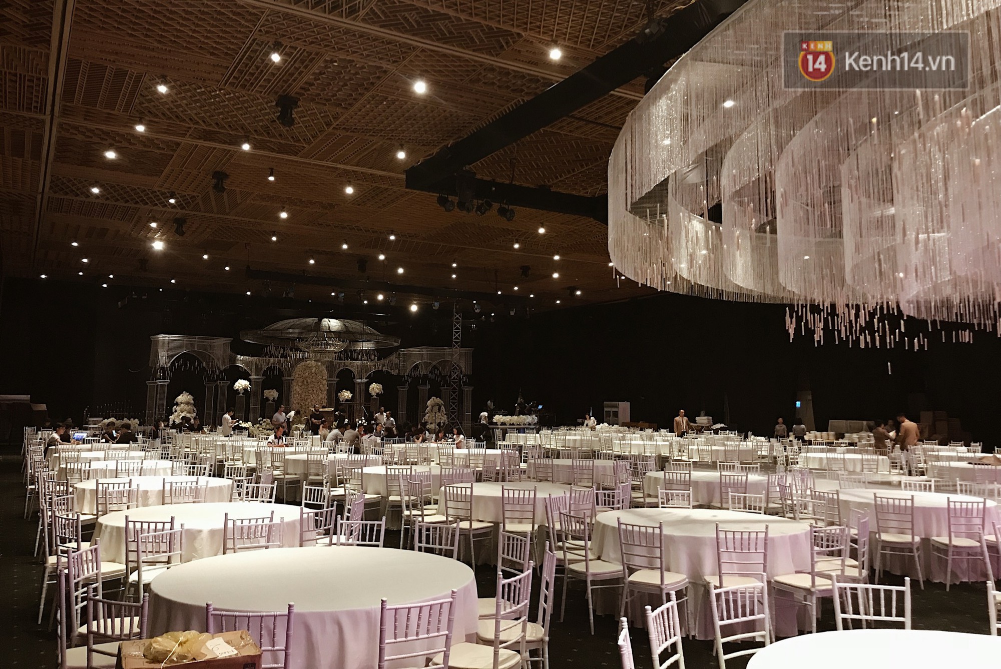 Hé lộ những hình ảnh đầu tiên về không gian tiệc cưới lộng lẫy của Lan Khuê - John Tuấn Nguyễn