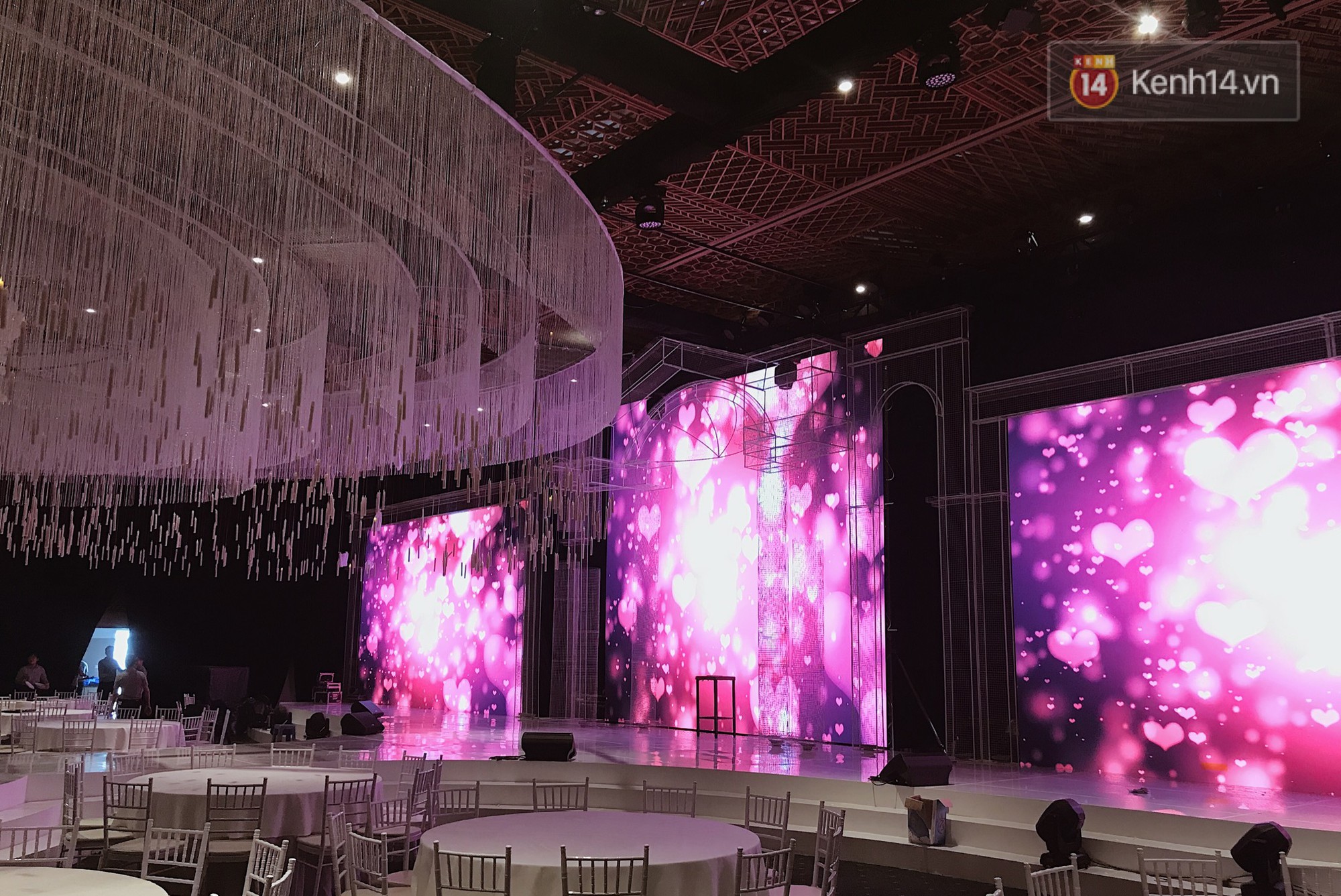 Hé lộ những hình ảnh đầu tiên về không gian tiệc cưới lộng lẫy của Lan Khuê - John Tuấn Nguyễn