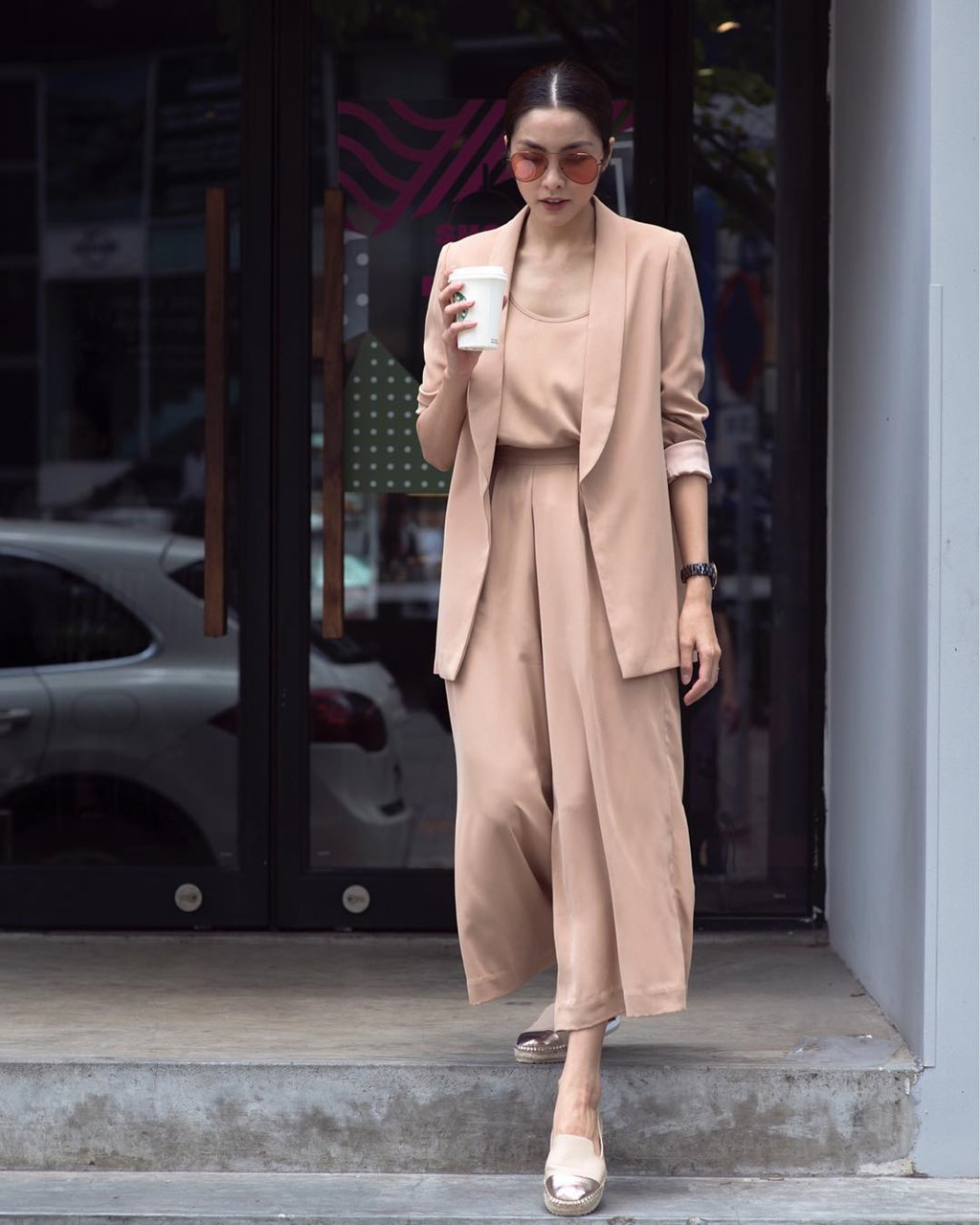 Hà Tăng trở lại đường đua street style sau khi sinh hai con