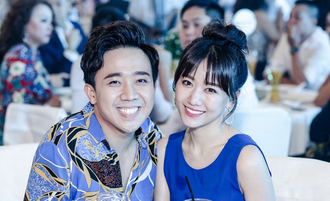 Clip: Trấn Thành khó chịu khi Hari Won bị đổ nước lên người trong sinh nhật Đàm Vĩnh Hưng