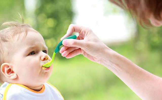 Trẻ mắc tay chân miệng cần có chế độ dinh dưỡng như thế nào?