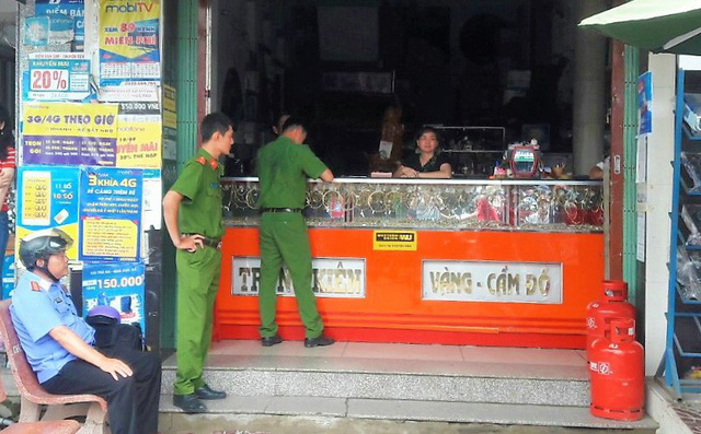 Thanh niên liều lĩnh cướp tiệm vàng, bị người dân bắt giữ ngay sau đó