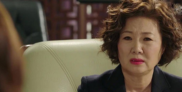 Mẹ chồng đột ngột gửi quà 20/10 sớm cho con dâu cũ, ai ngờ đằng sau món quà là cả một sự toan tính ghê sợ