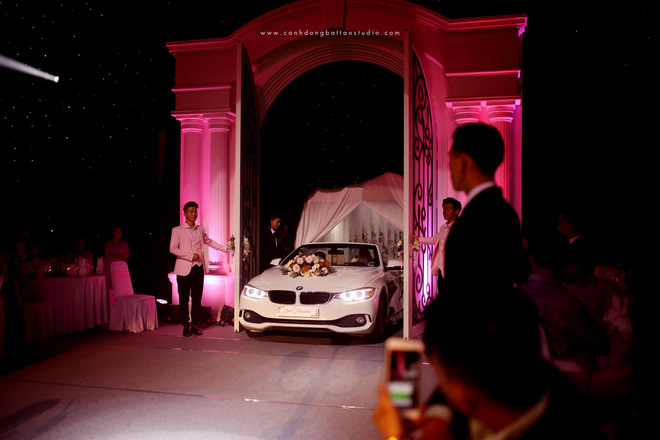 Đám cưới siêu khủng ở Đà Nẵng: Thuê nhà thi đấu có sức chứa hơn 7.000 khách, mời dàn ca sĩ nổi tiếng Đàm Vĩnh Hưng, Dương Triệu Vũ