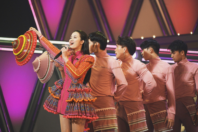 Đông Nhi bắn tiếng Nhật như gió tại Japan Music Festival 2018