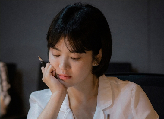 Hé lộ ảnh Song Hye Kyo trẻ trung ngời ngời bên Park Bo Gum trong phim mới