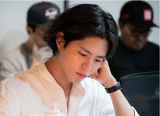 Hé lộ ảnh Song Hye Kyo trẻ trung ngời ngời bên Park Bo Gum trong phim mới